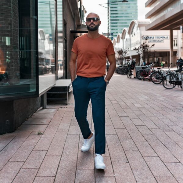 pexels-photo-3977441.jpeg Uniqlo Men Chinos - Blue / Grey